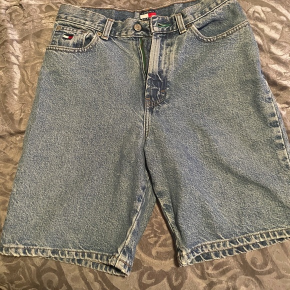 Vintage women’s 90s Tommy Hilfiger denim shorts - Picture 5 of 5
